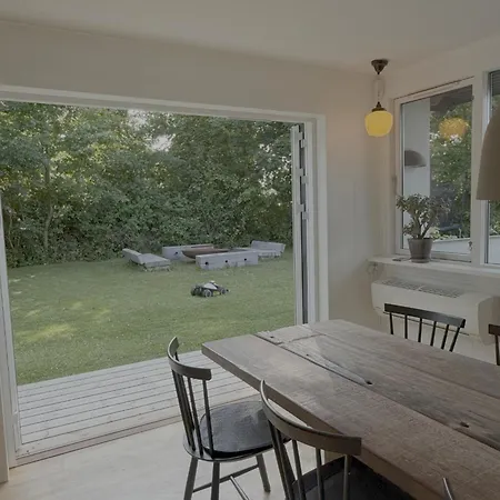 Lovely Year-round With Sea View Feriehus